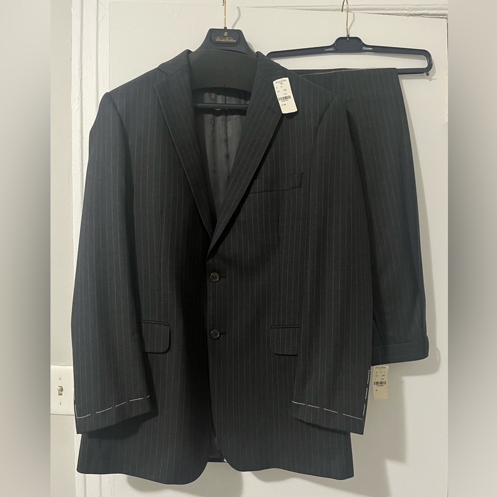 NWT Brooks Brothers Men's Suit. Charcoal pinstripe. Unhemmed. Size 41L, Waist 34